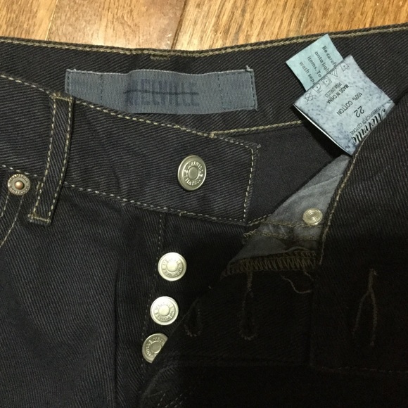 NWOT Brandy Melville Blue Jean Short Size 29 - Picture 3 of 3